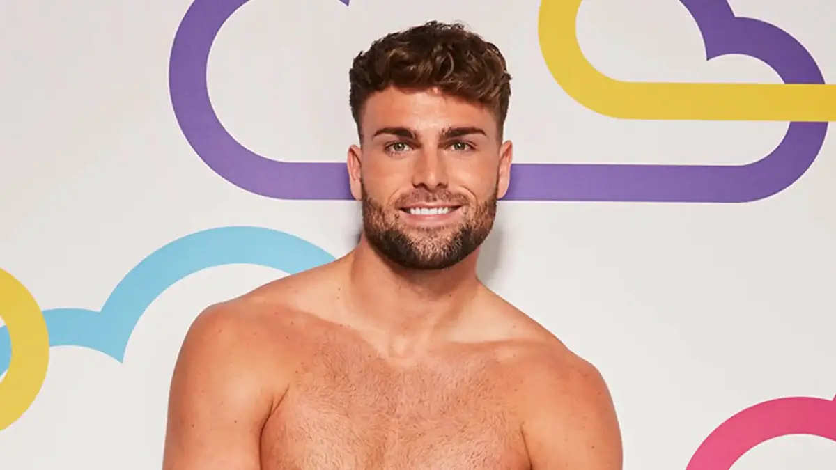New Love Island bombshell Tom Clare sets his sights on Molly AND