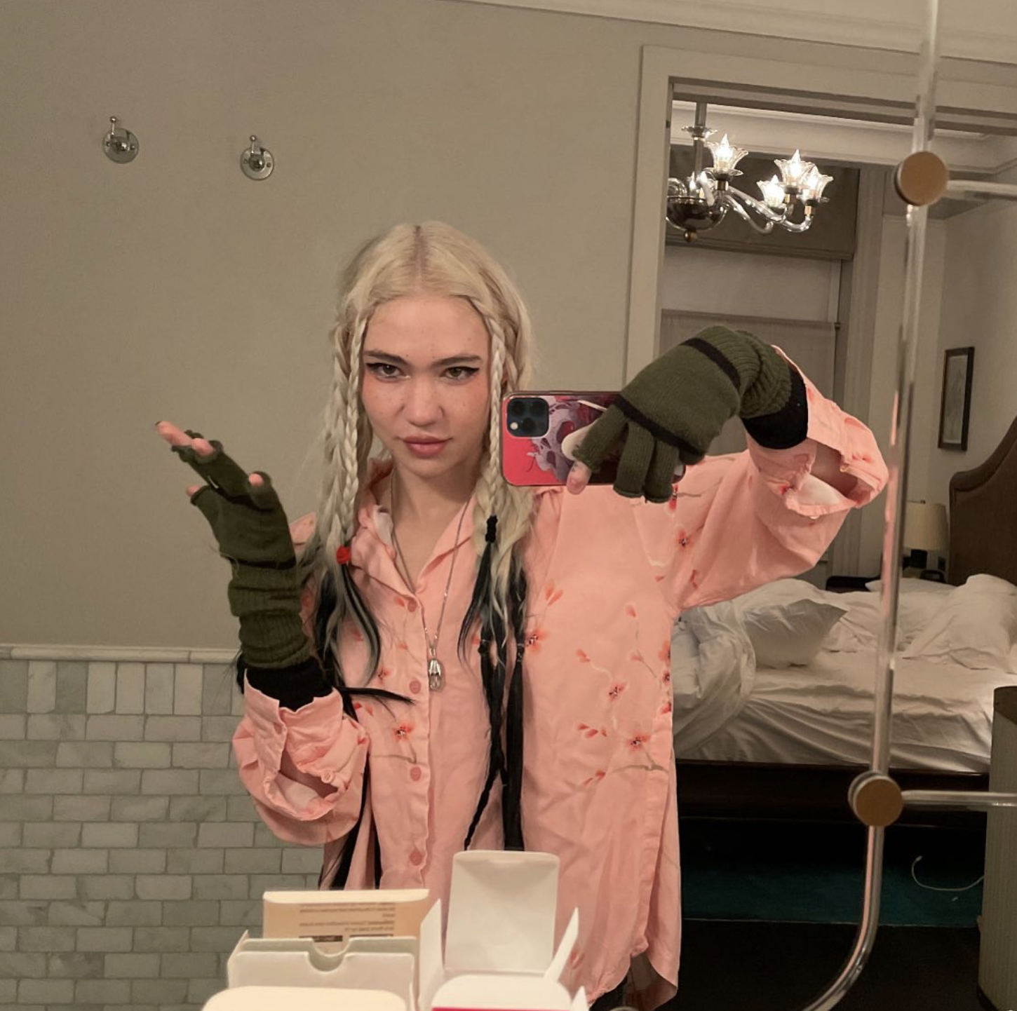 Grimes Changes Her and Elon Musk’s Daughter’s Name From Exa Dark Sideræl to a Symbol