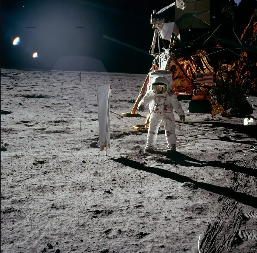 People Are Saying They Have ‘Evidence’ That The Moon Landing Was Staged