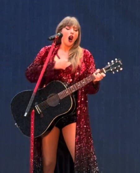 Bug Flies Right Down Taylor Swift’s Throat On Stage In London