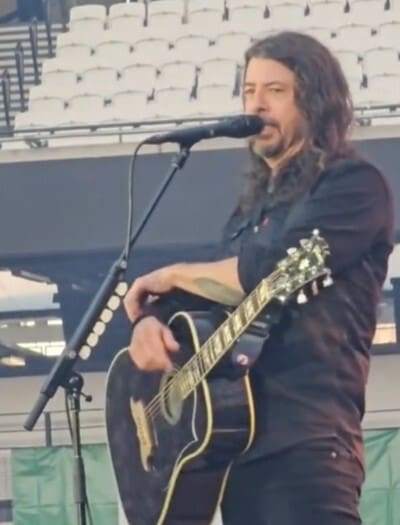 Dave Grohl Roasts Taylor Swift On Stage, ‘We Actually Play Live’