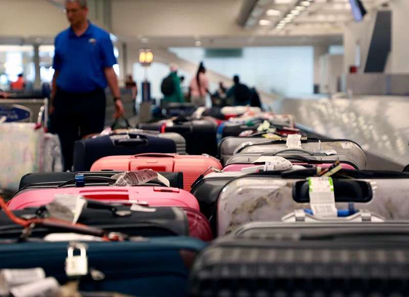 Baggage Handler Issues Warning To Passengers Who Tie Ribbons To Their Suitcases