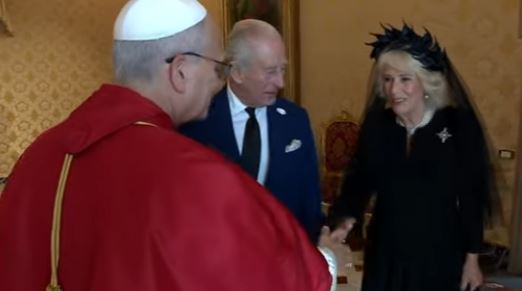 Only Seven Women Can Wear White To Meet Pope – And The Queen Isn’t One Of Them