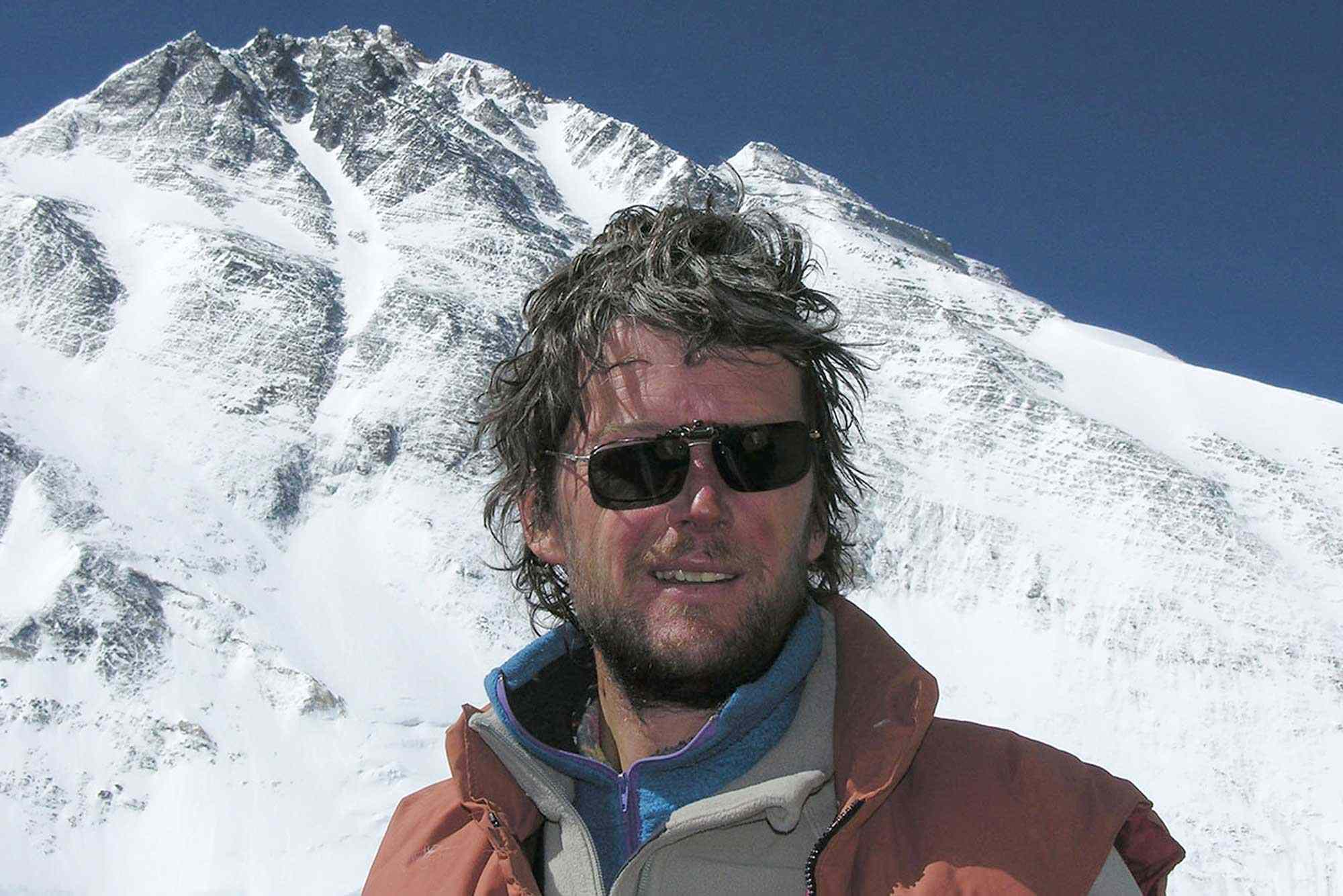 Climber Miraculously Found Alive By Sherpas After His Family Were Told(00)