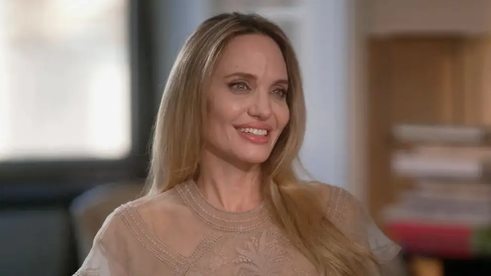 Angelina Jolie Shows Off Double Mastectomy Scars For First Time After 2013 Surgery